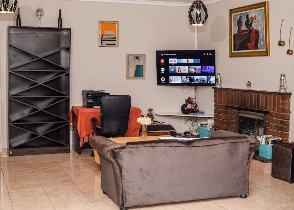 Birdville Bnb Guest House Gaborone Dış mekan fotoğraf
